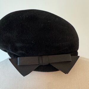 Elegant Vintage Black Bow Beret